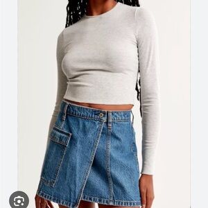 Women’s denim cargo mini wrap skirt